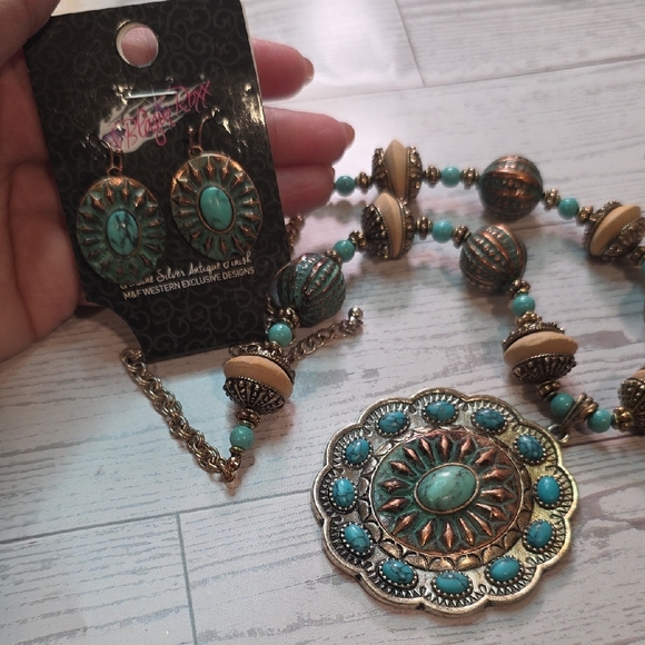 Turquoise and Silver Pendant Necklace - Picture 6 of 8